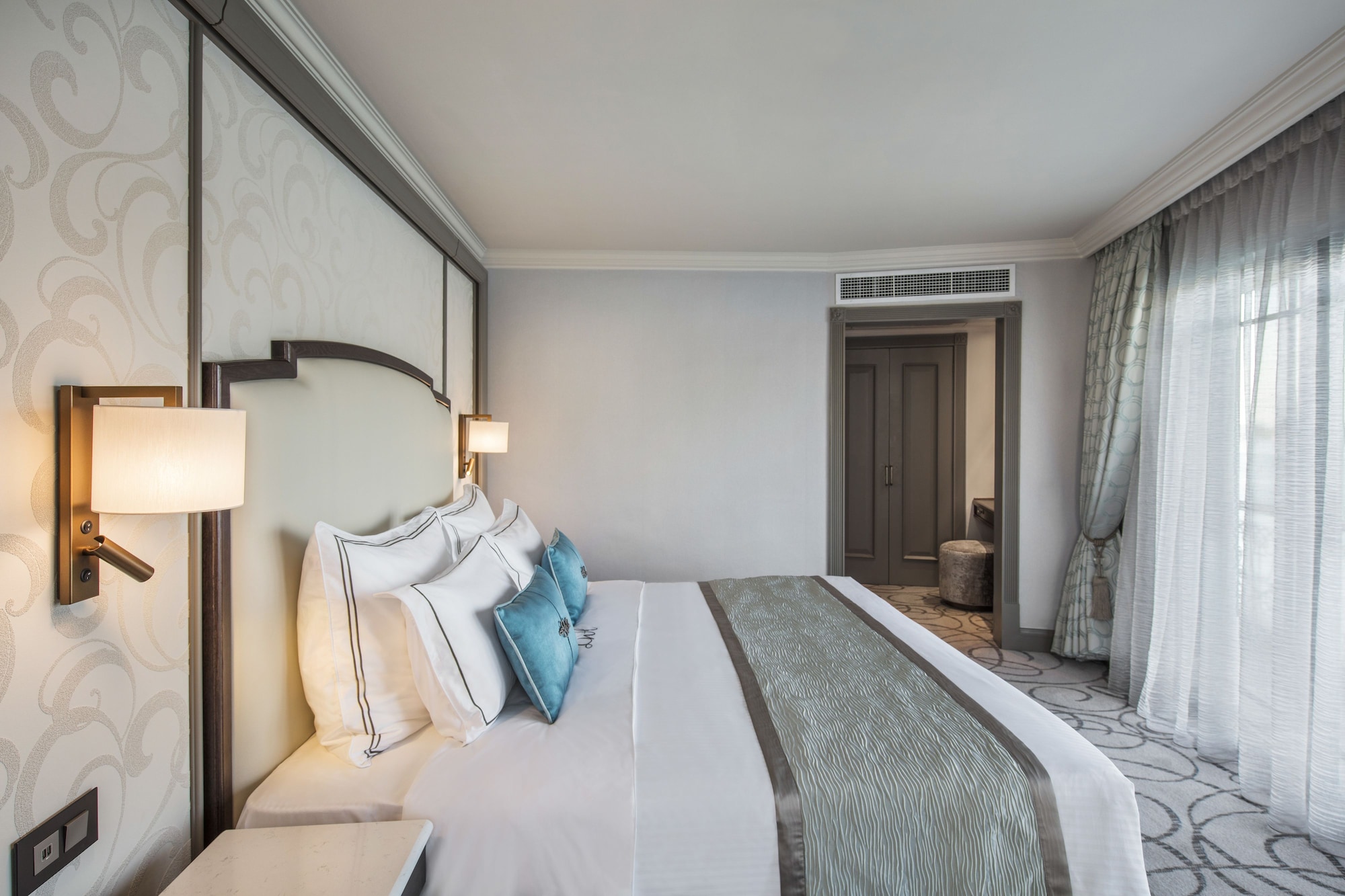 PRESTIGE, SUITE
