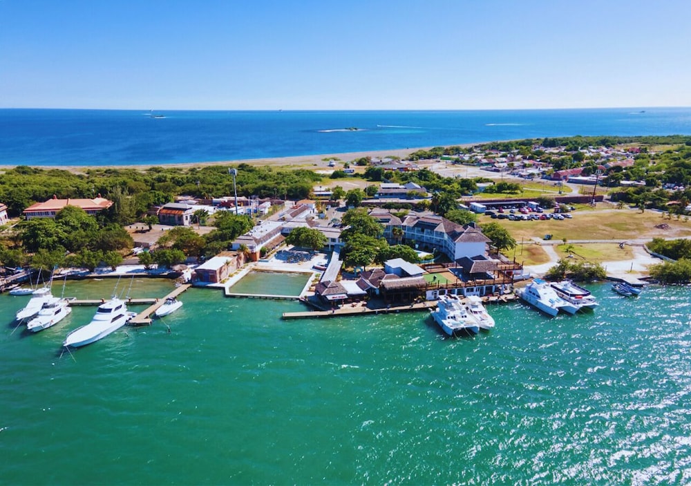 The Grand Port Royal Hotel Ex Morgans Harbour Hotel Marina Port Royal 53/55