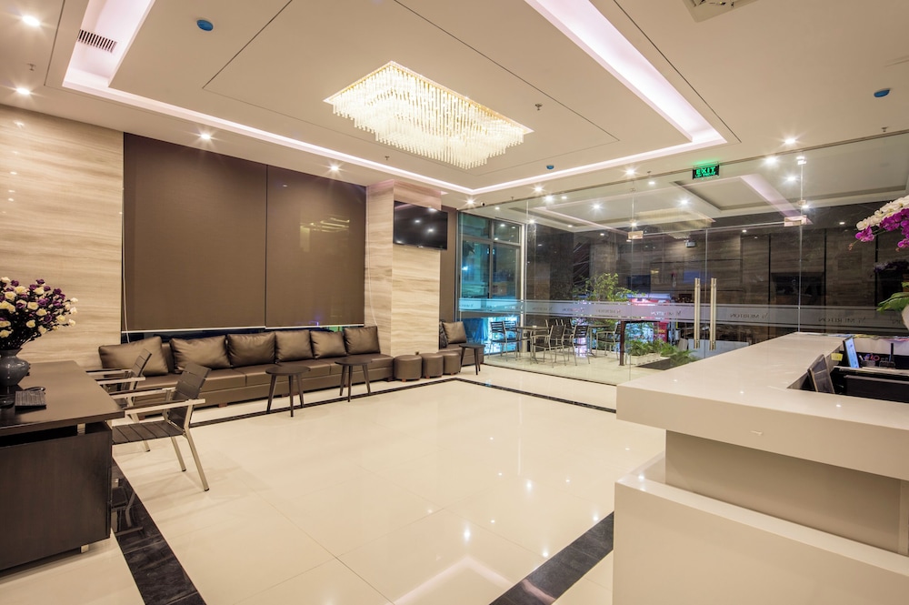 Meriton Hotel 80/100