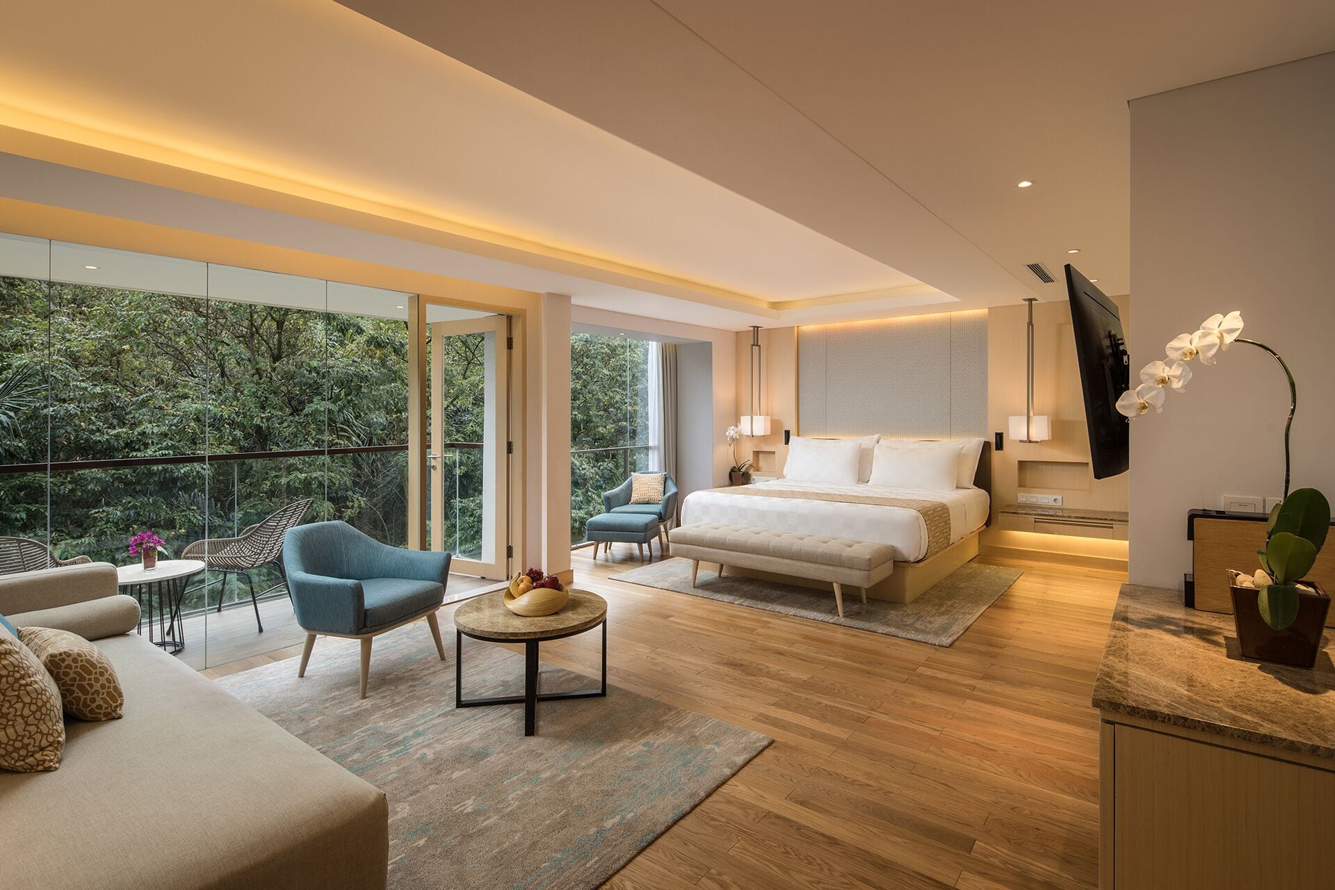 PREMIER, SUITE, KING BED