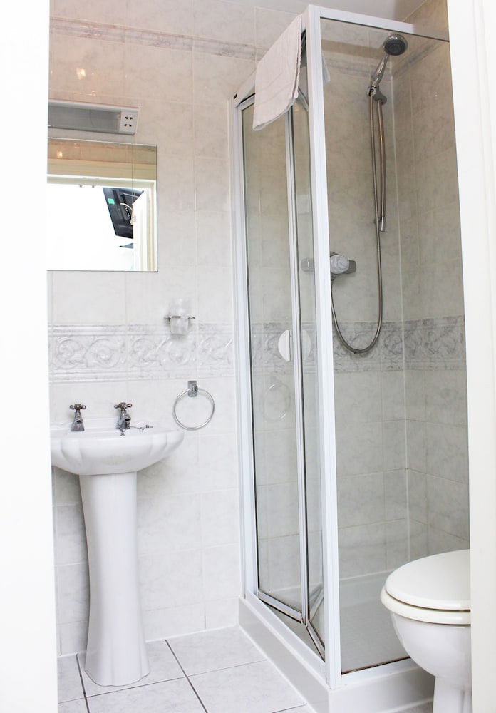 Gidea Park Hotel 41/51
