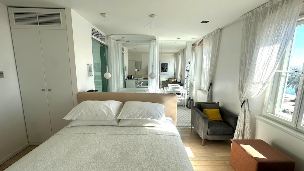 Riva Luxury Suites 19/50