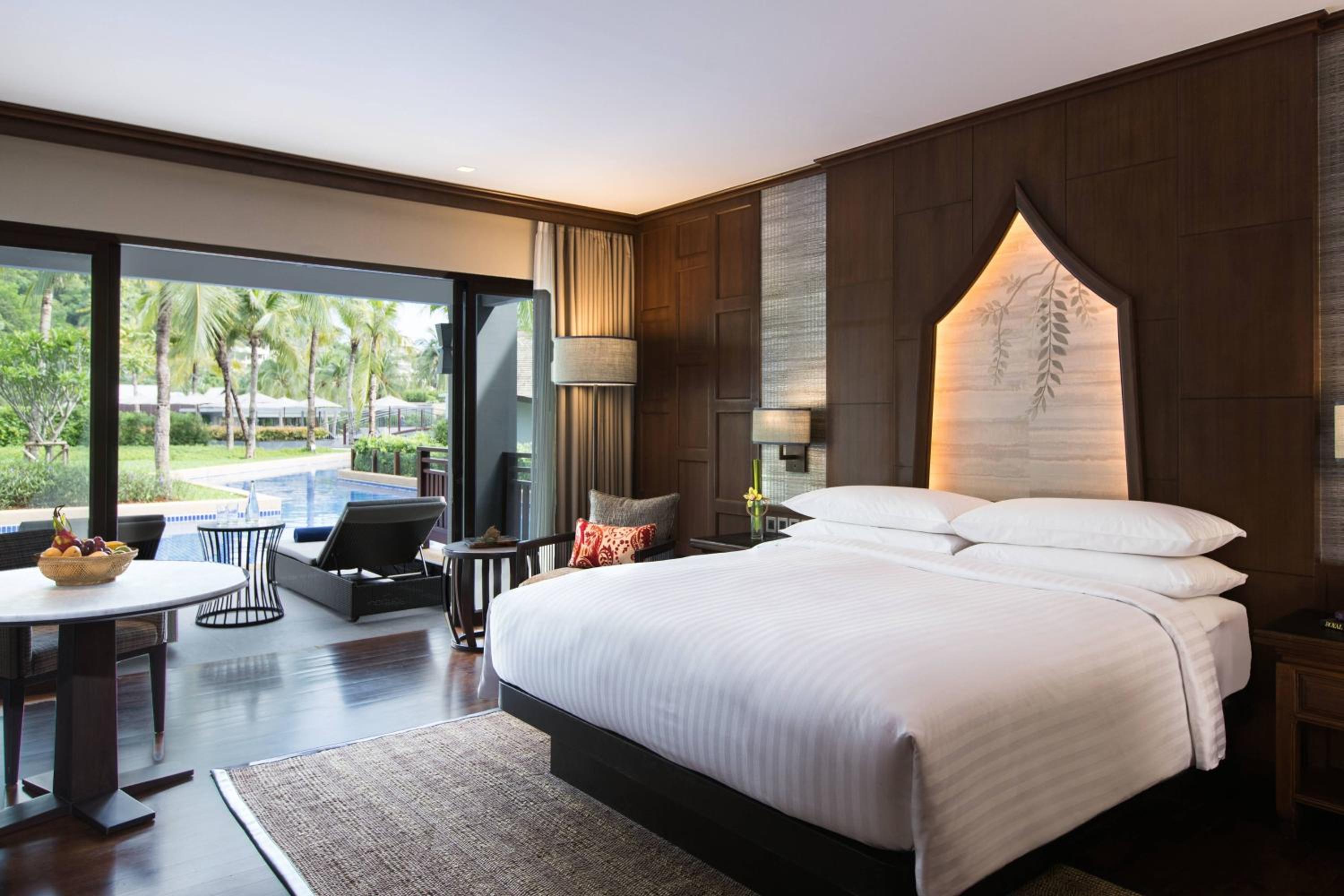 Guest Room, Premium, King Bed, Pool Access