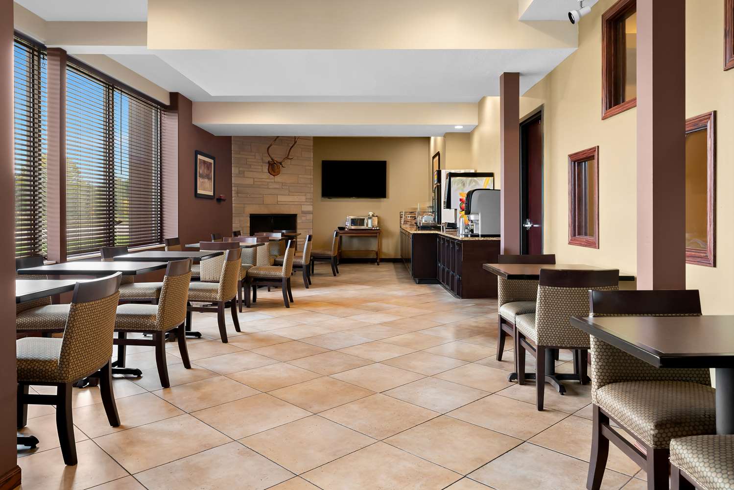 Best Western Paradise Inn 25/27