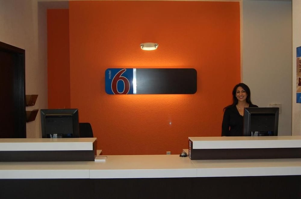 Lobby at Motel6 Cedar Park, TX, CEDAR PARK - TX