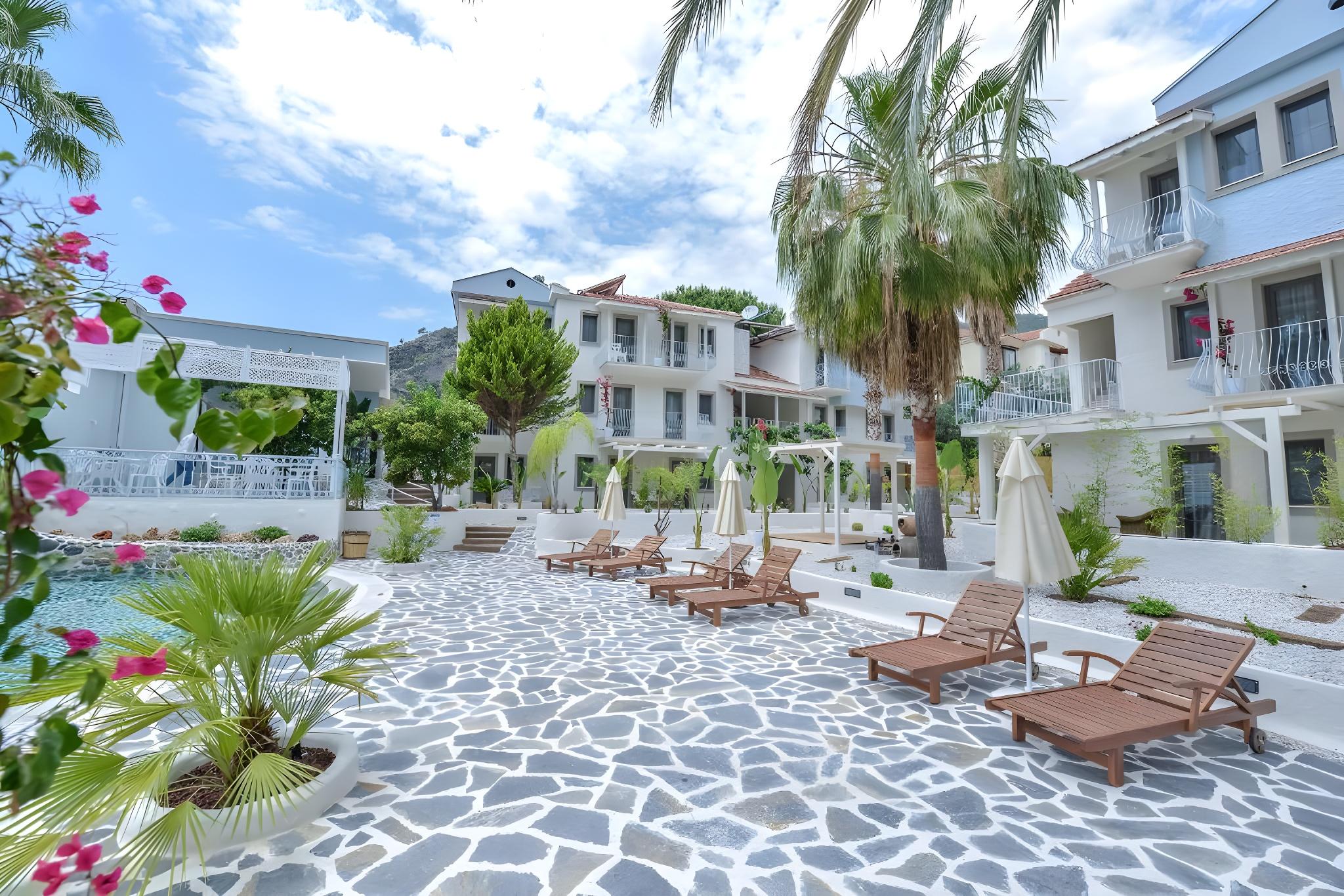 Slow, Deluxe, Pool View, Ground Floor