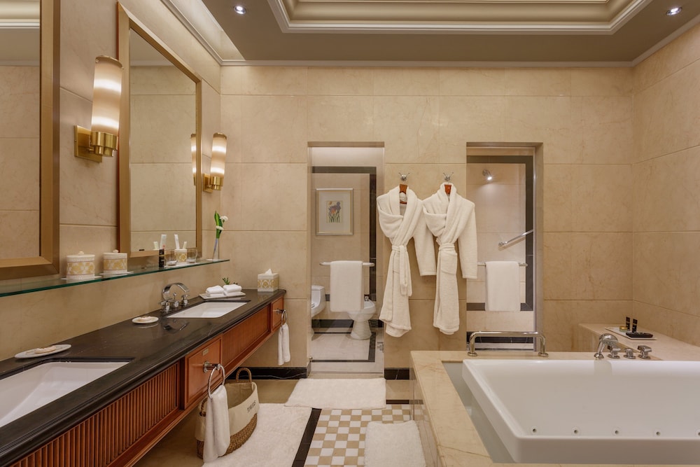 Itc Grand Central 13/39