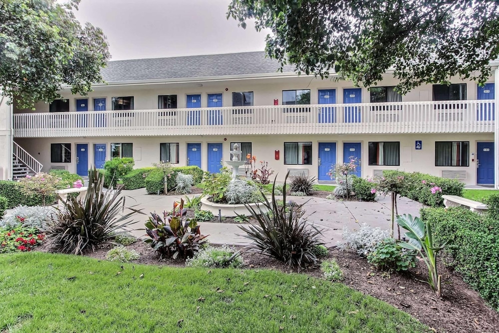 Motel6 Marina, CA - Monterey 47/58