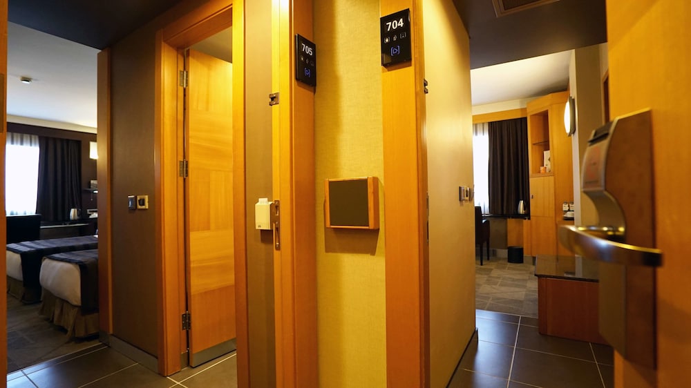 Lobby at Point Hotel Taksim, ISTANBUL