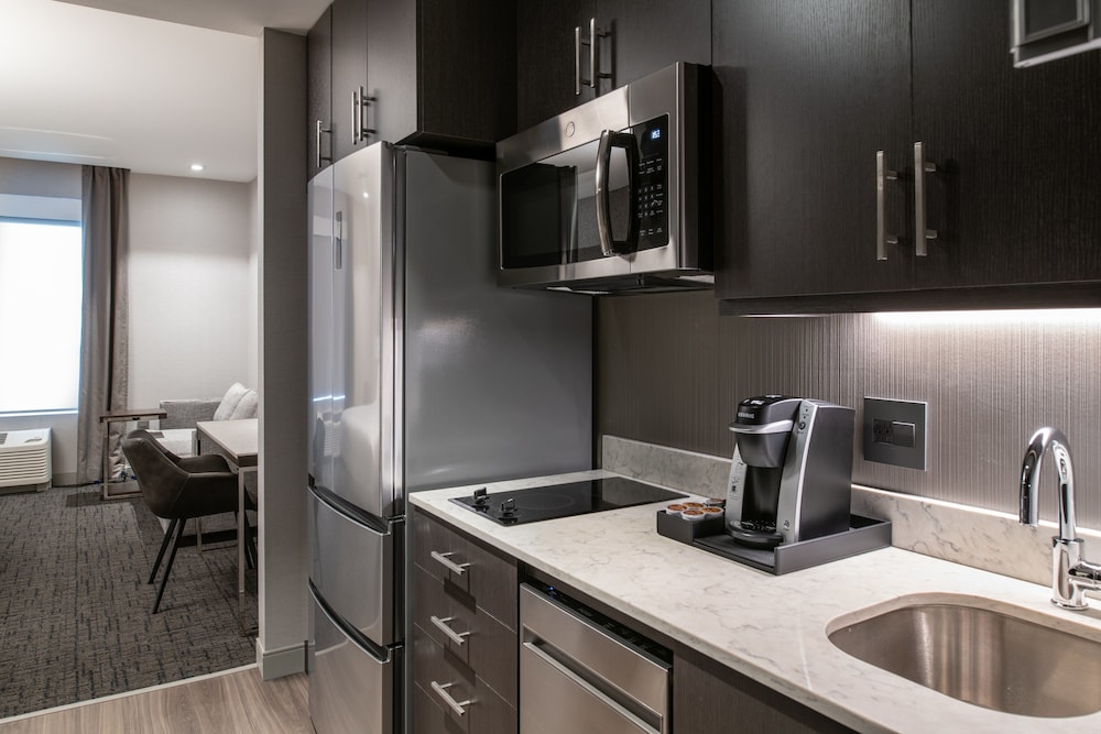 Staybridge Suites Quincy 54/67