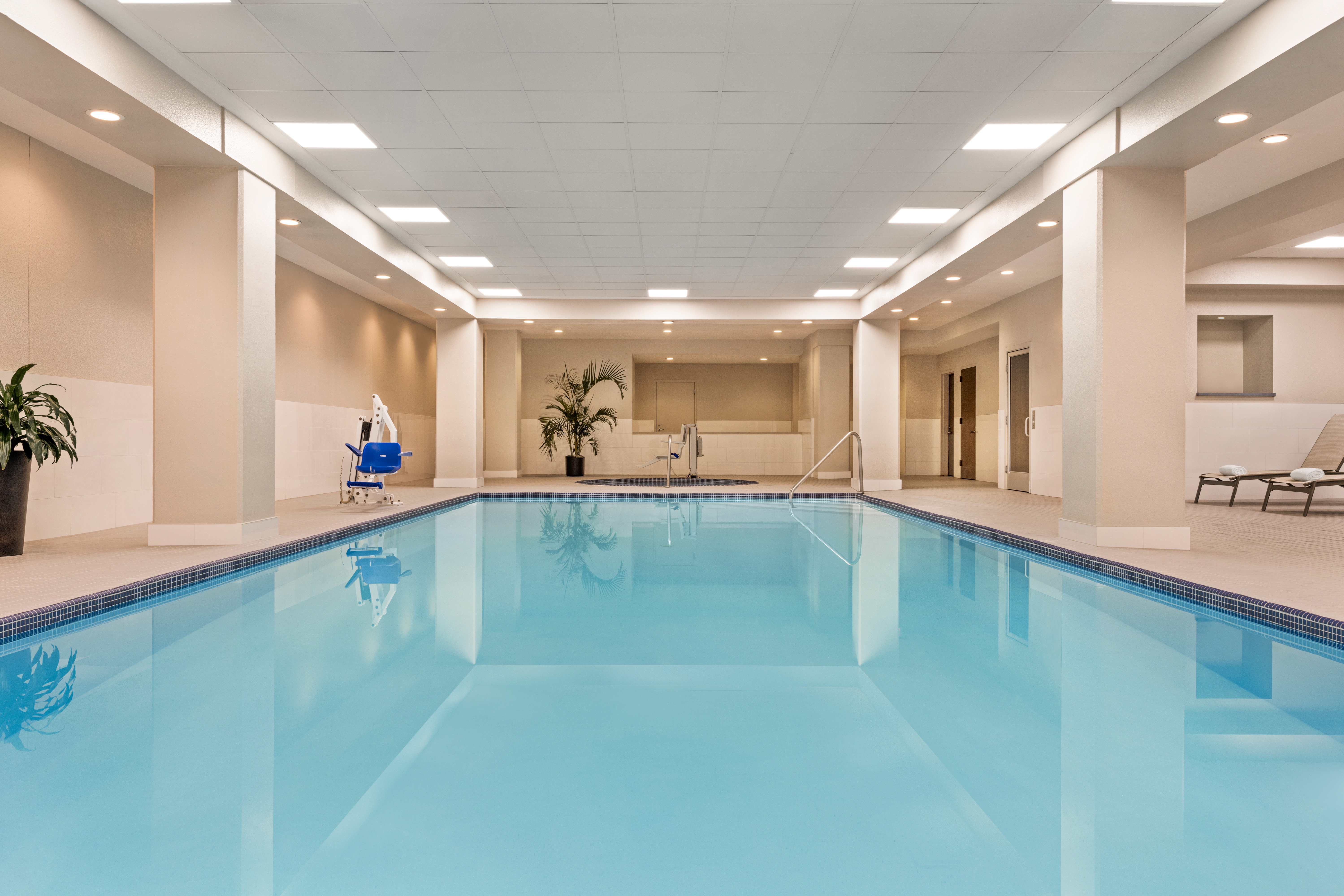 Crowne Plaza Cleveland At Playhouse Square An Ihg Hotel 40/77