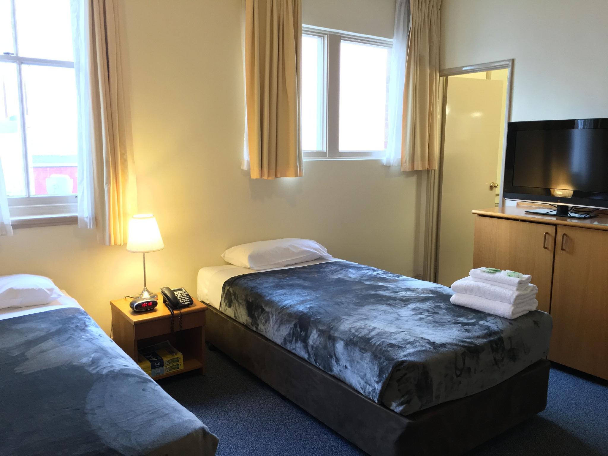 Room, Triple