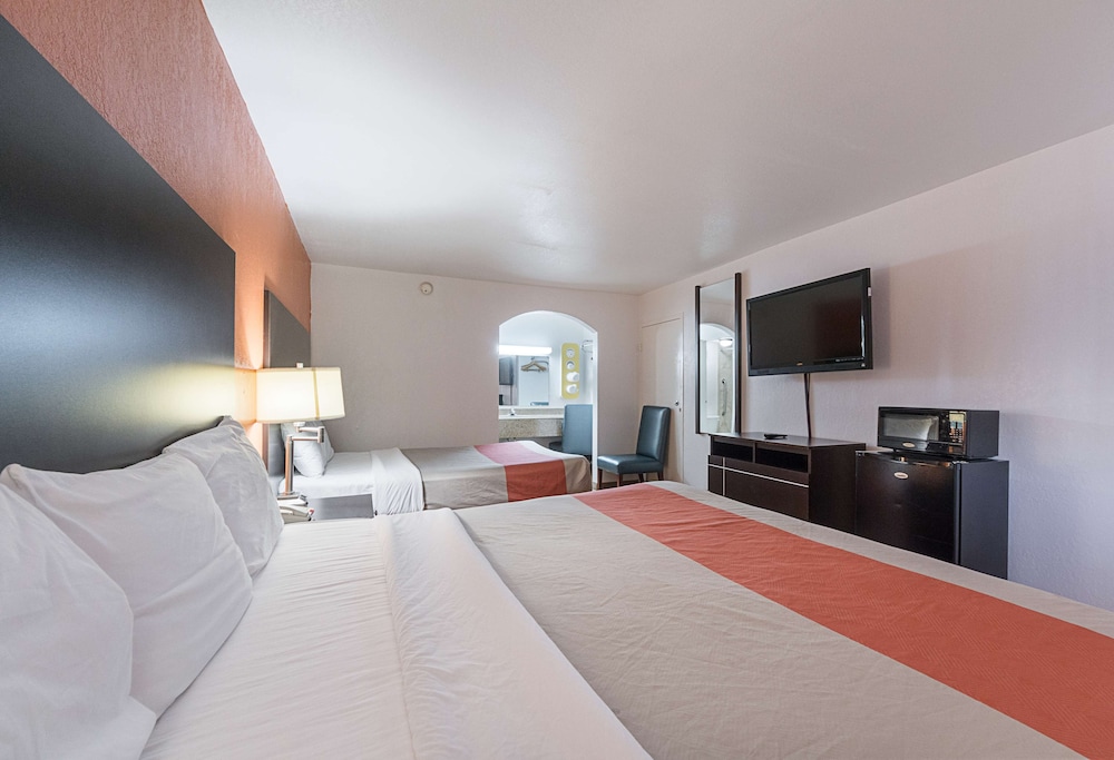 Motel6 San Antonio, TX - I-10 West 21/55