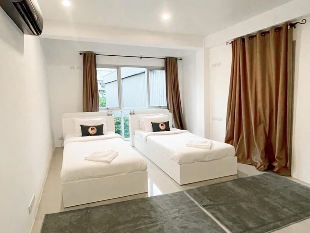 RQ Bangkok Sukhumvit 50 by Collection O 12/29