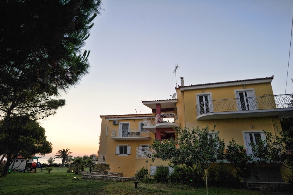 Irida Resort Suites 5/78