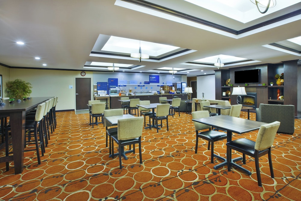 Holiday Inn Express Suites Washington Meadow Lands 53/70