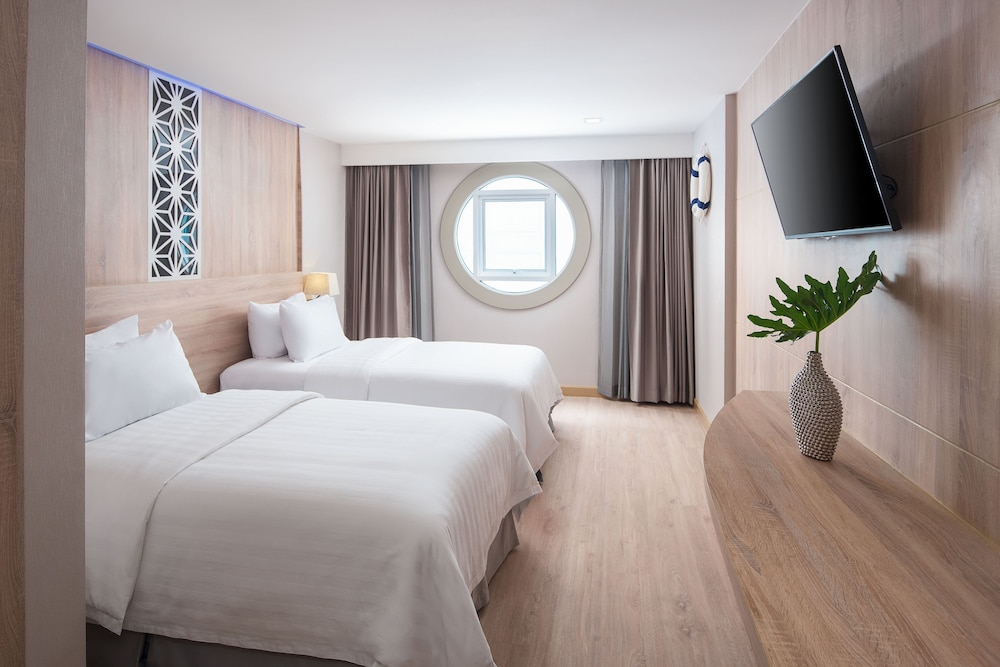 Rodina Beach Hotel 35/74