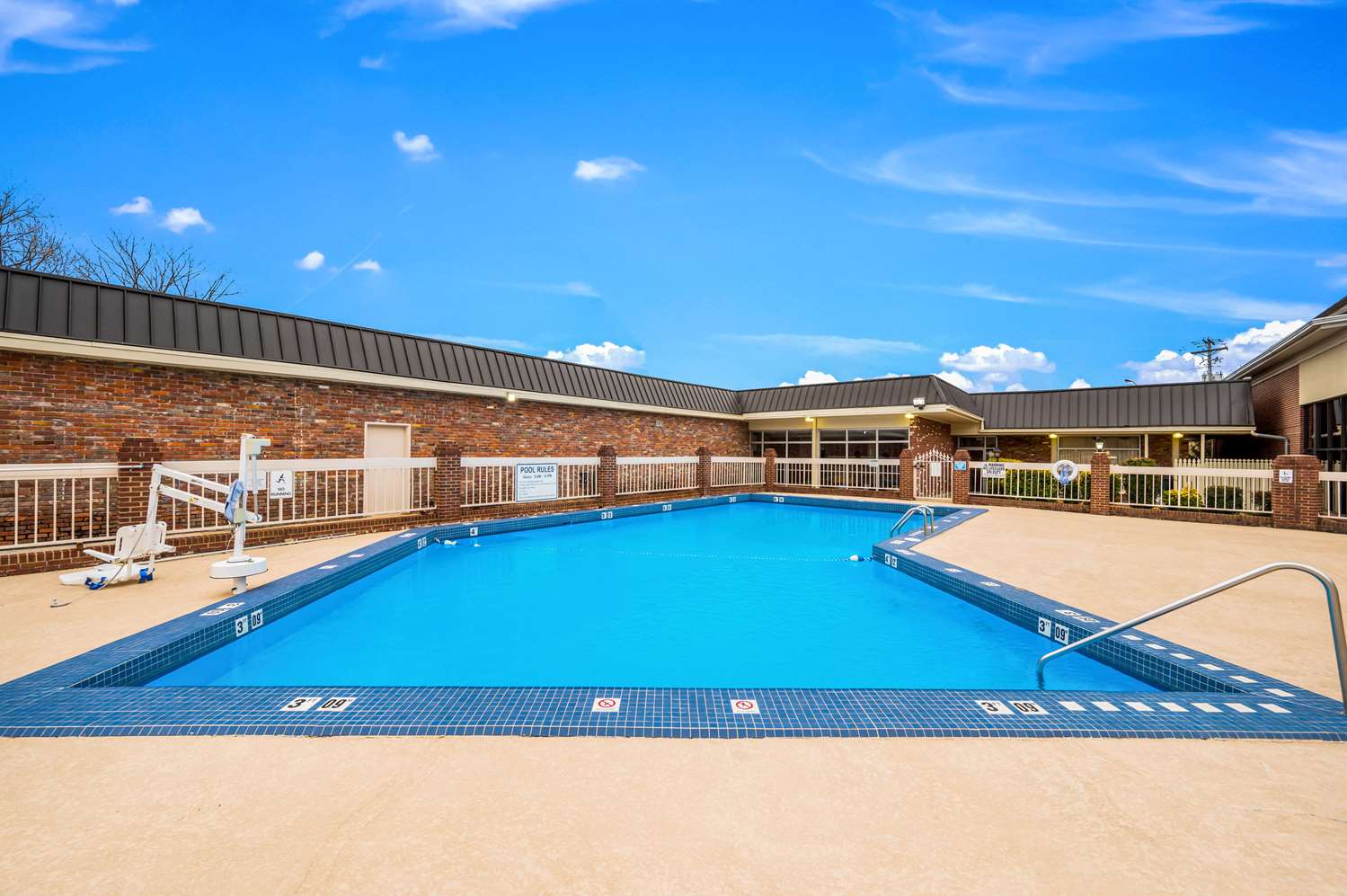 Econo Lodge Corinth 21/22