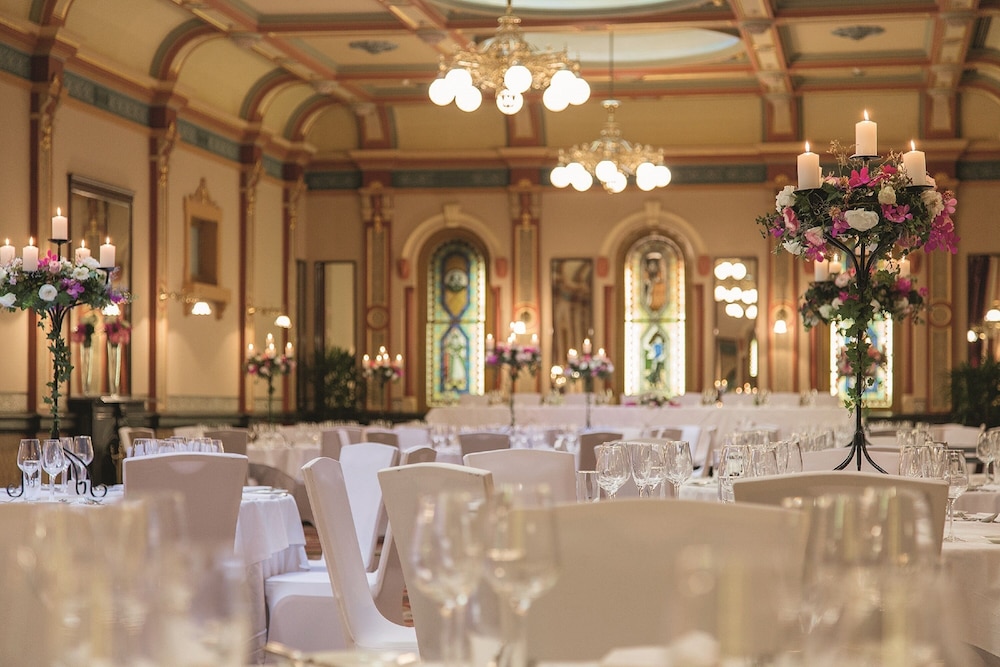 The Hotel Windsor Melbourne 11/63