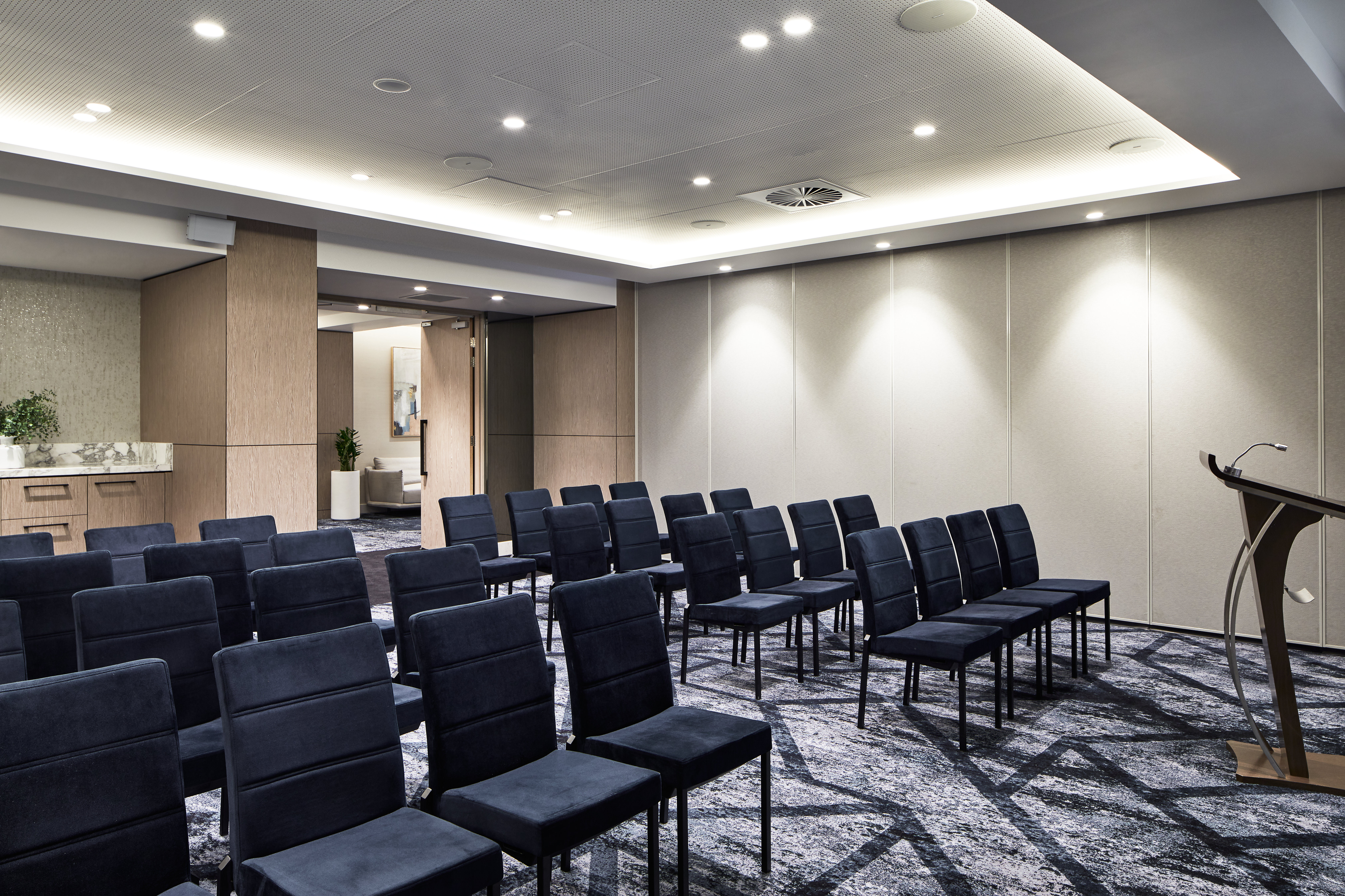 Crowne Plaza Sydney Darling Harbour 70/81