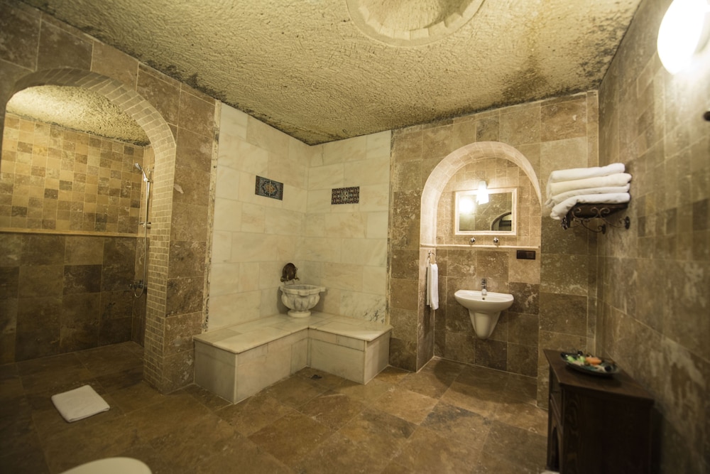 Vineyard Cave Hotel 97/98
