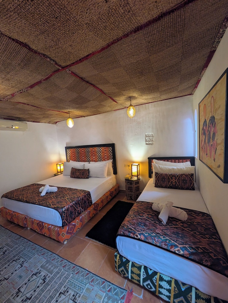 غرفة ديلوكس ثلاثية بسرير مزدوج وسرير فردي، Riad Amira Luxury Palace 4/10