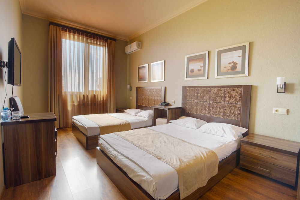 KANTAR HOTEL 8/50