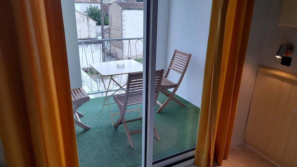 Sorti P Tit Dej Hotel Saintes 50/50