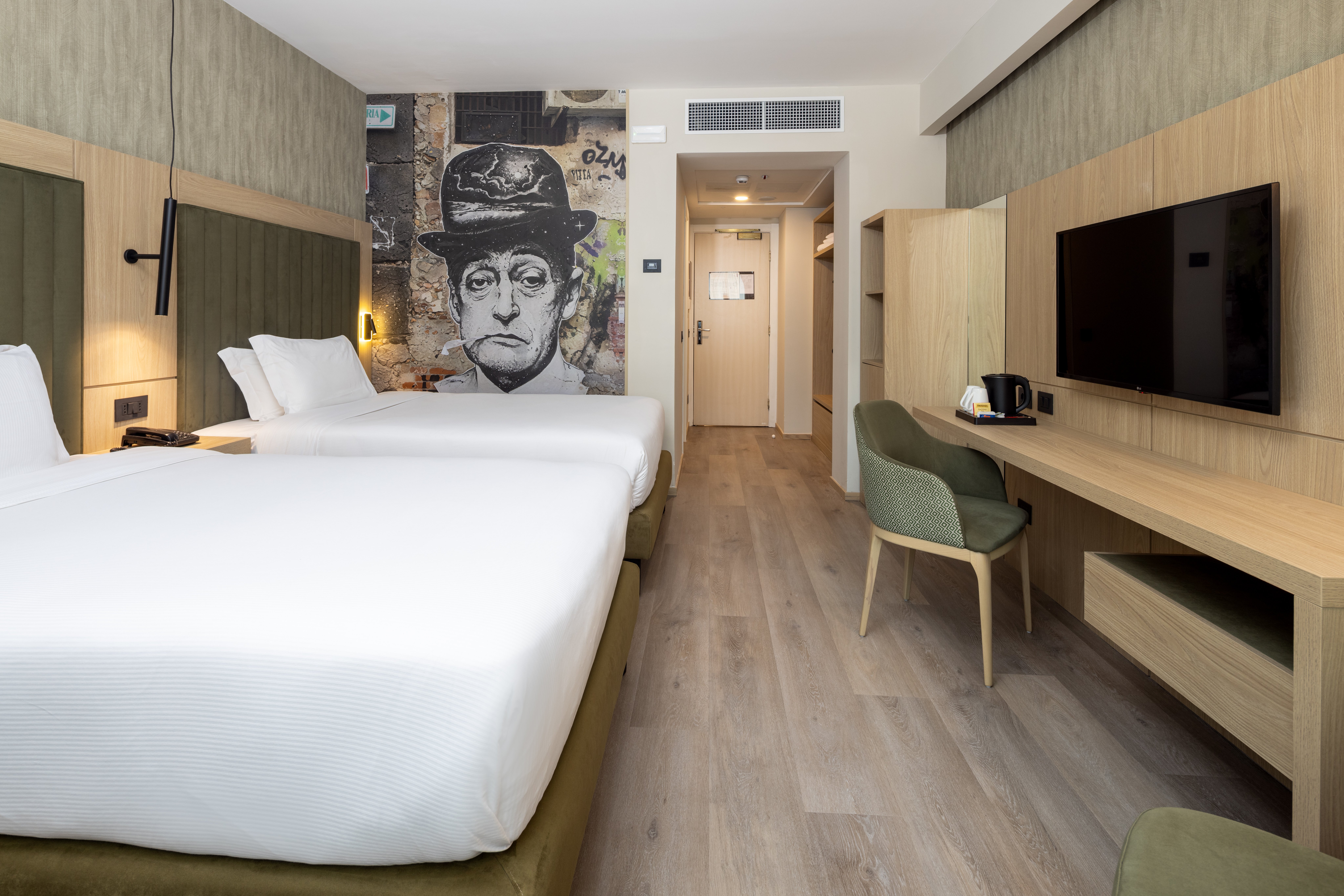 HOLIDAY INN NAPLES 34/78