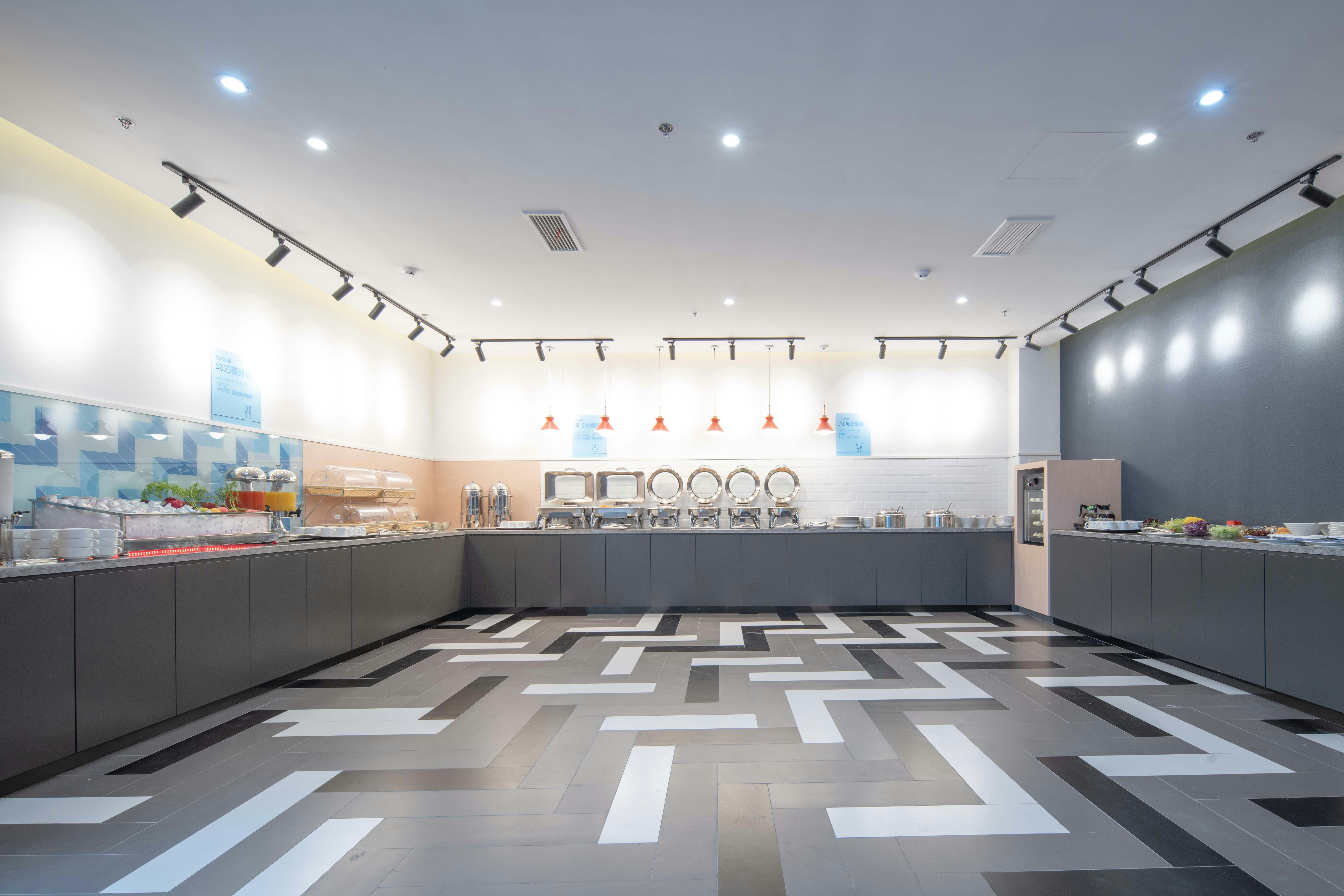 Holiday Inn Express Nanjing Happy Valley 40/40