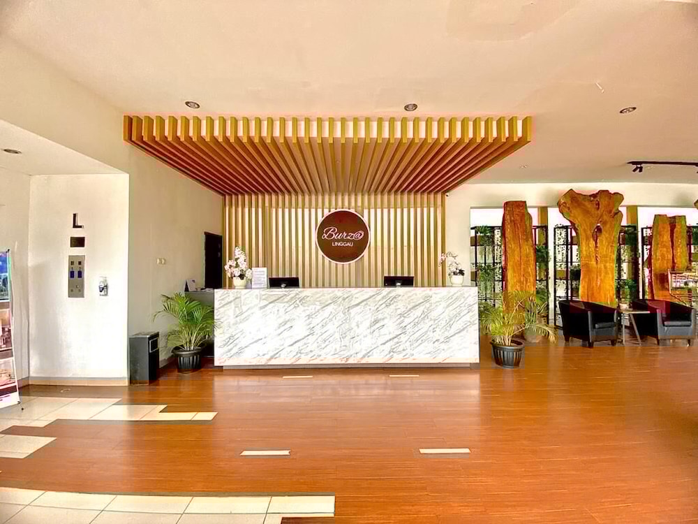 Burza Hotel 2/33