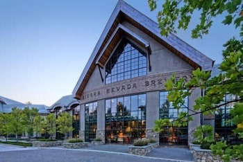 Mountain Inn & Suites Flat Rock 12/53