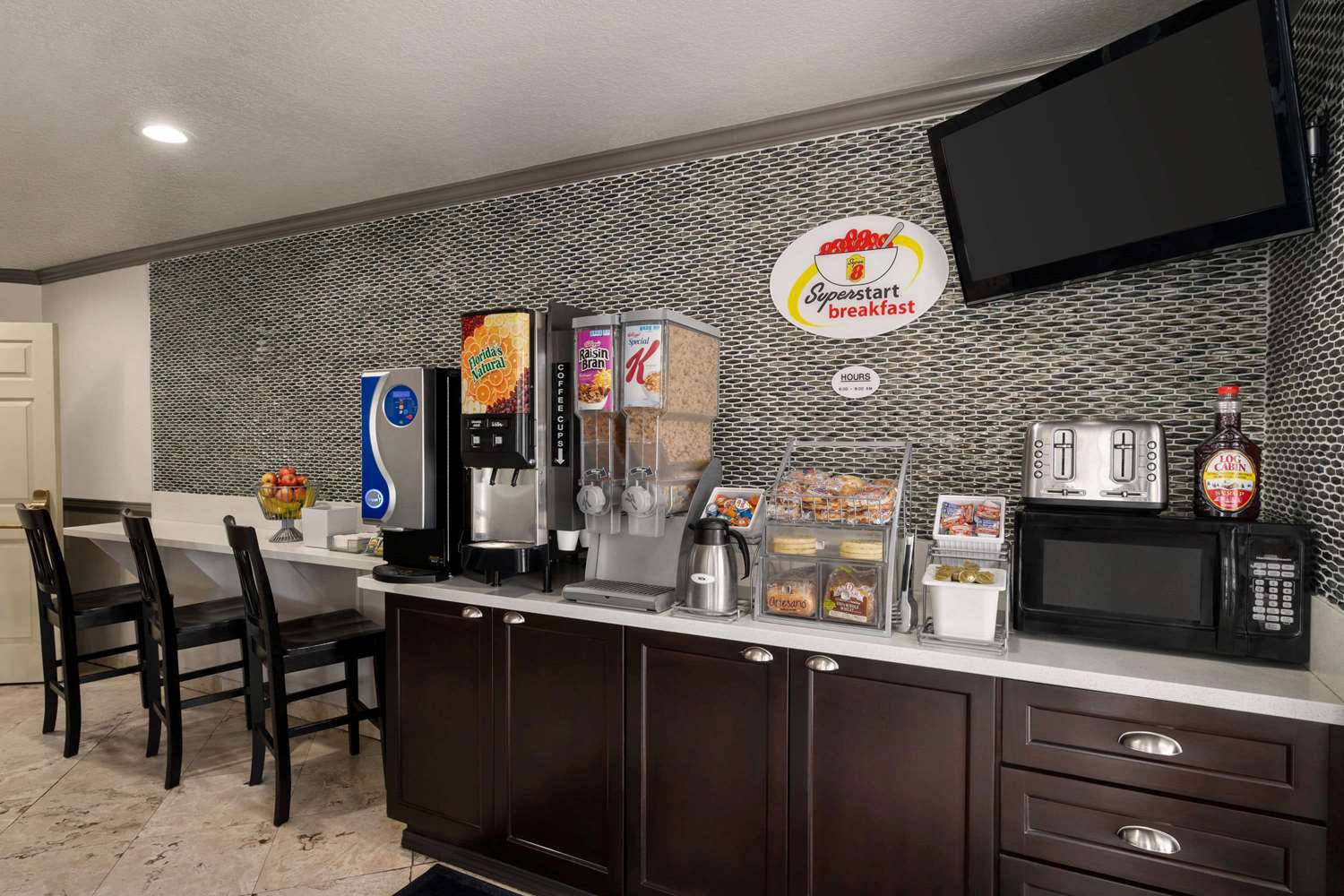Super 8 by Wyndham Santa Clarita/Valencia 25/32