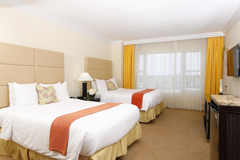 Standard, 2 Double Beds, No Balcony
