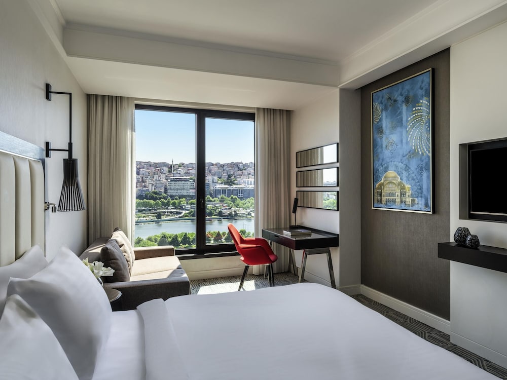 Movenpick Hotel Istanbul Golden Horn 26/89