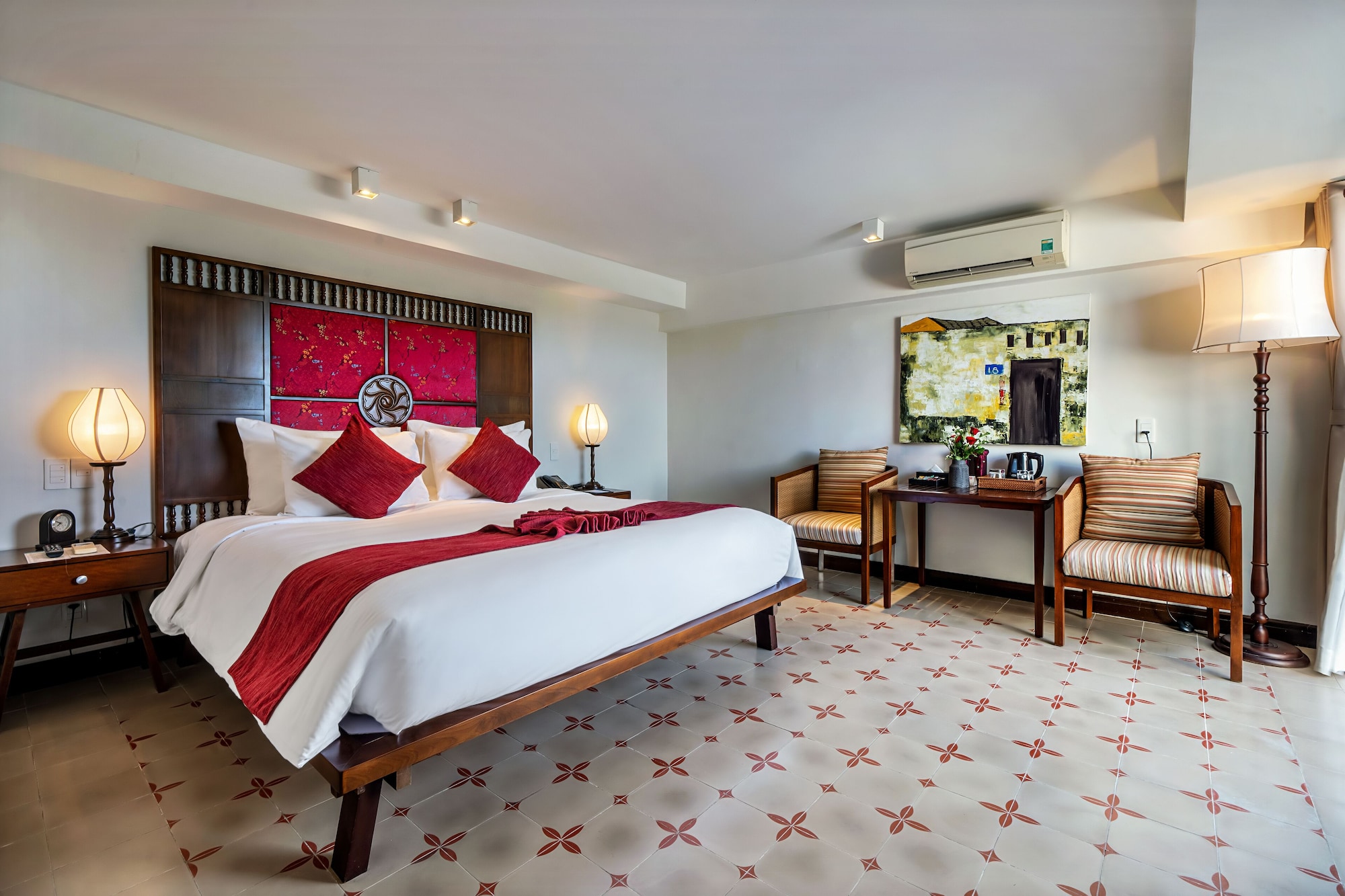 DELUXE, DOUBLE BED, RIVER VIEW