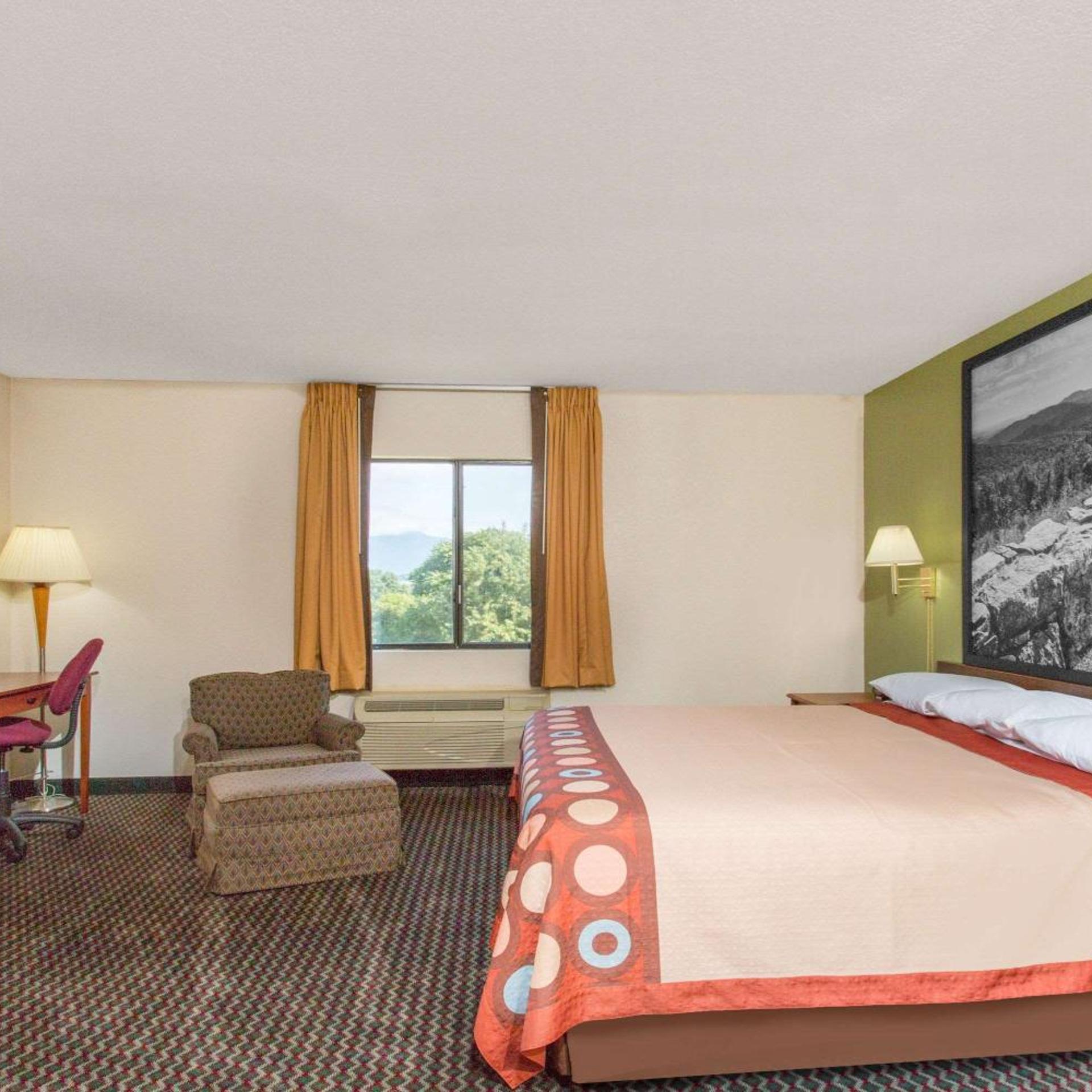 Deluxe, Suite, King Bed, Hot Tub
