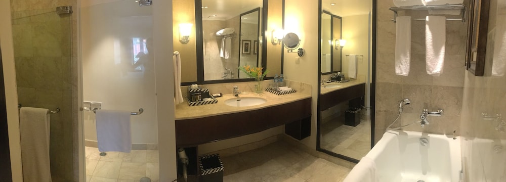 SHL Hotel and Resort 25/77