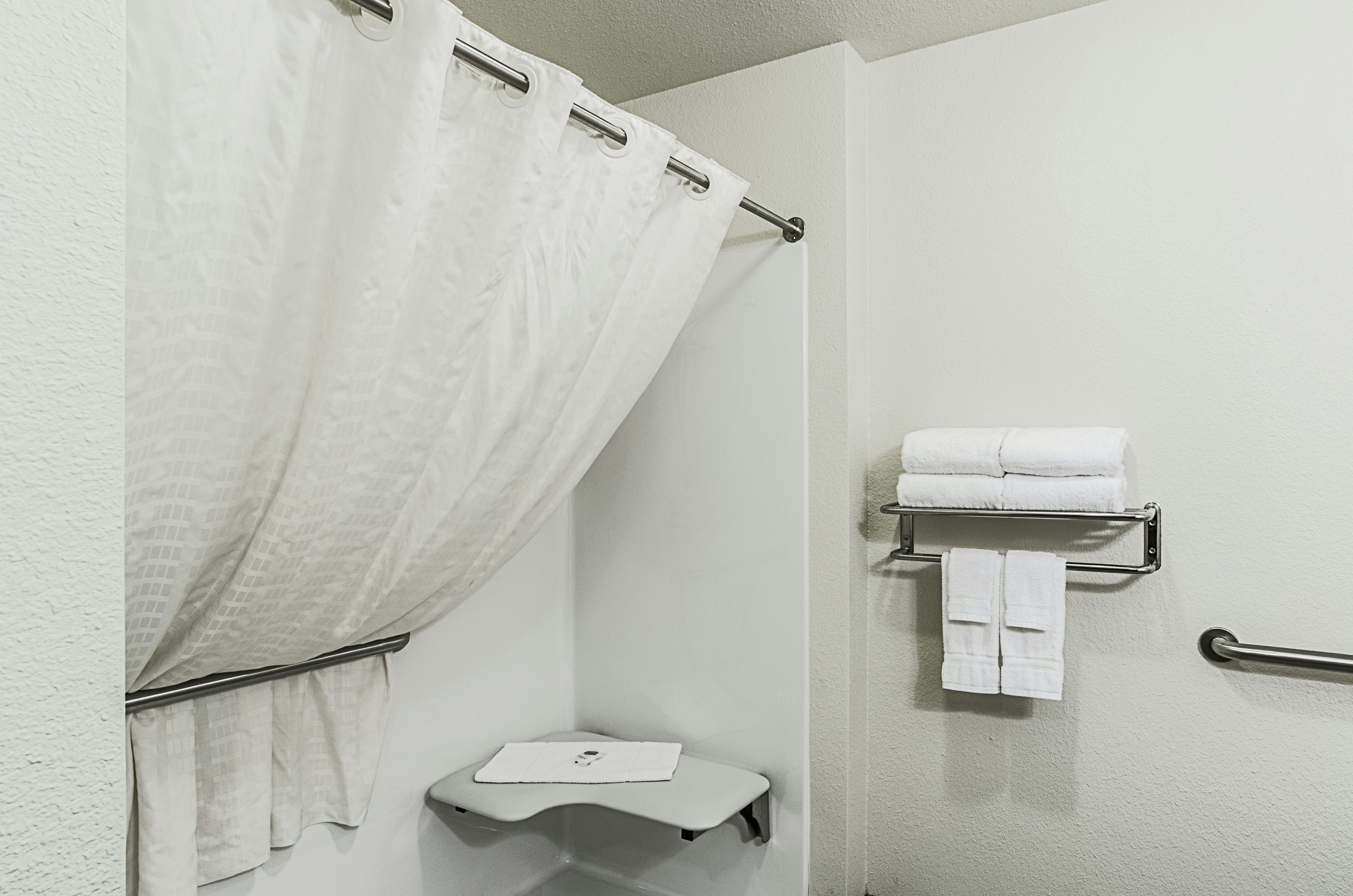 Cobblestone Inn & Suites - Guernsey 55/57