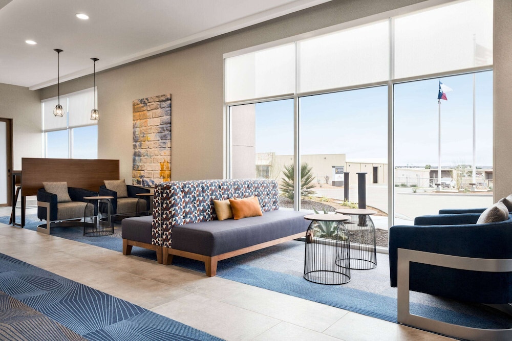 Hawthorn Extended Stay by Wyndham Del Rio 37/65