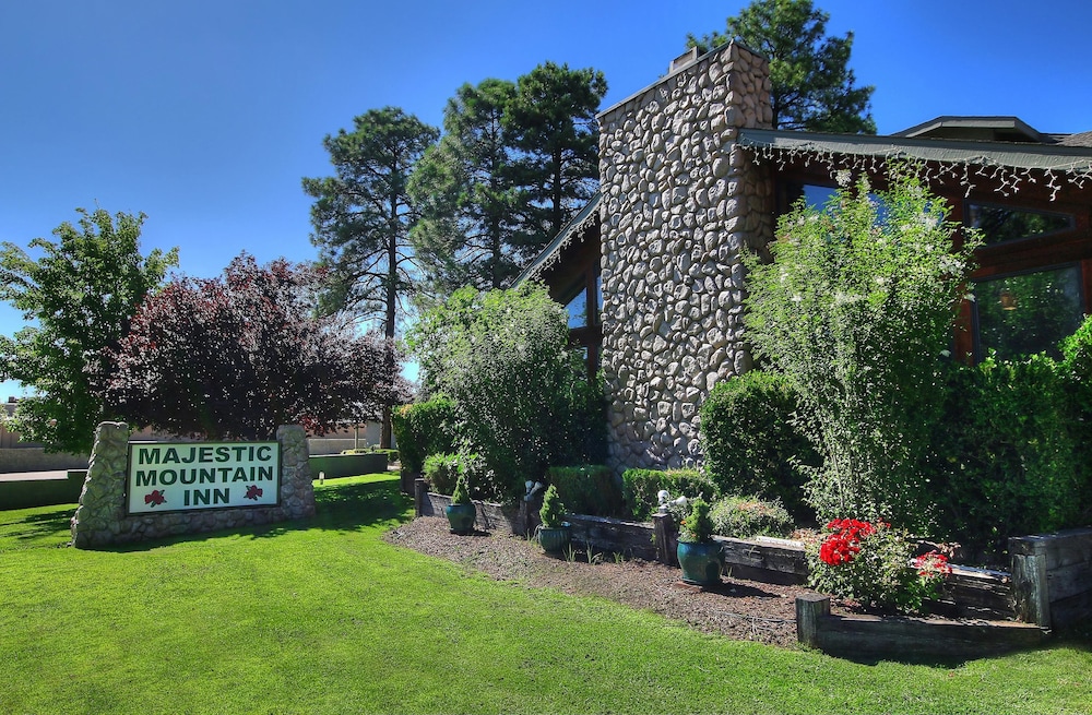 Majestic Mountain Inn 4/68