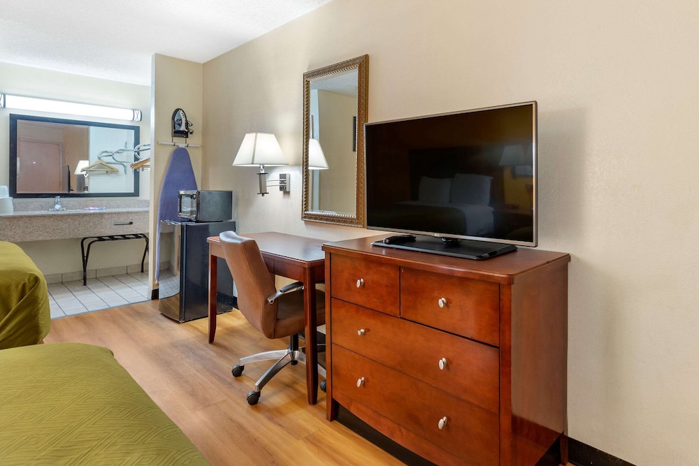 Americas Best Value Inn Laurel 27/29
