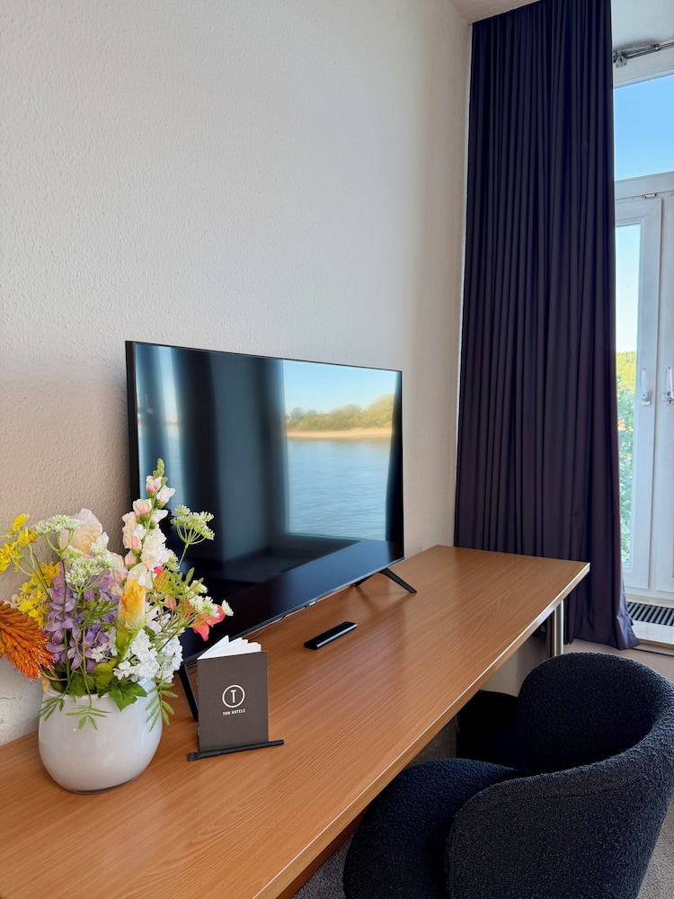 Hotel Am Rhein Wesseling 43/64