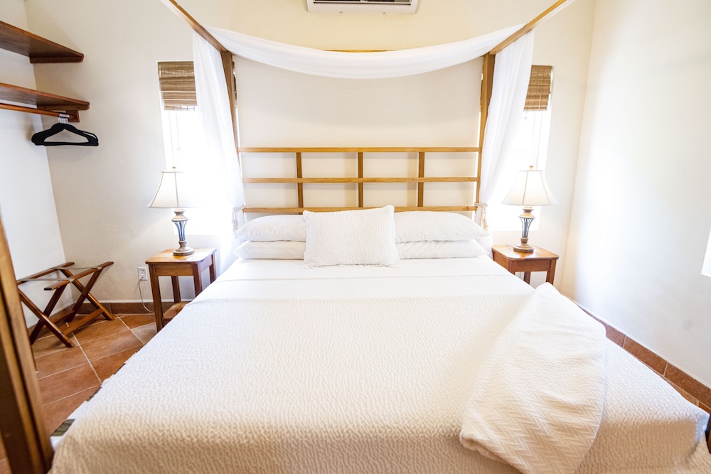 2 BEDROOMS, CARIBBEAN, VILLA, KING AND QUEEN BED, OCEAN FRONT