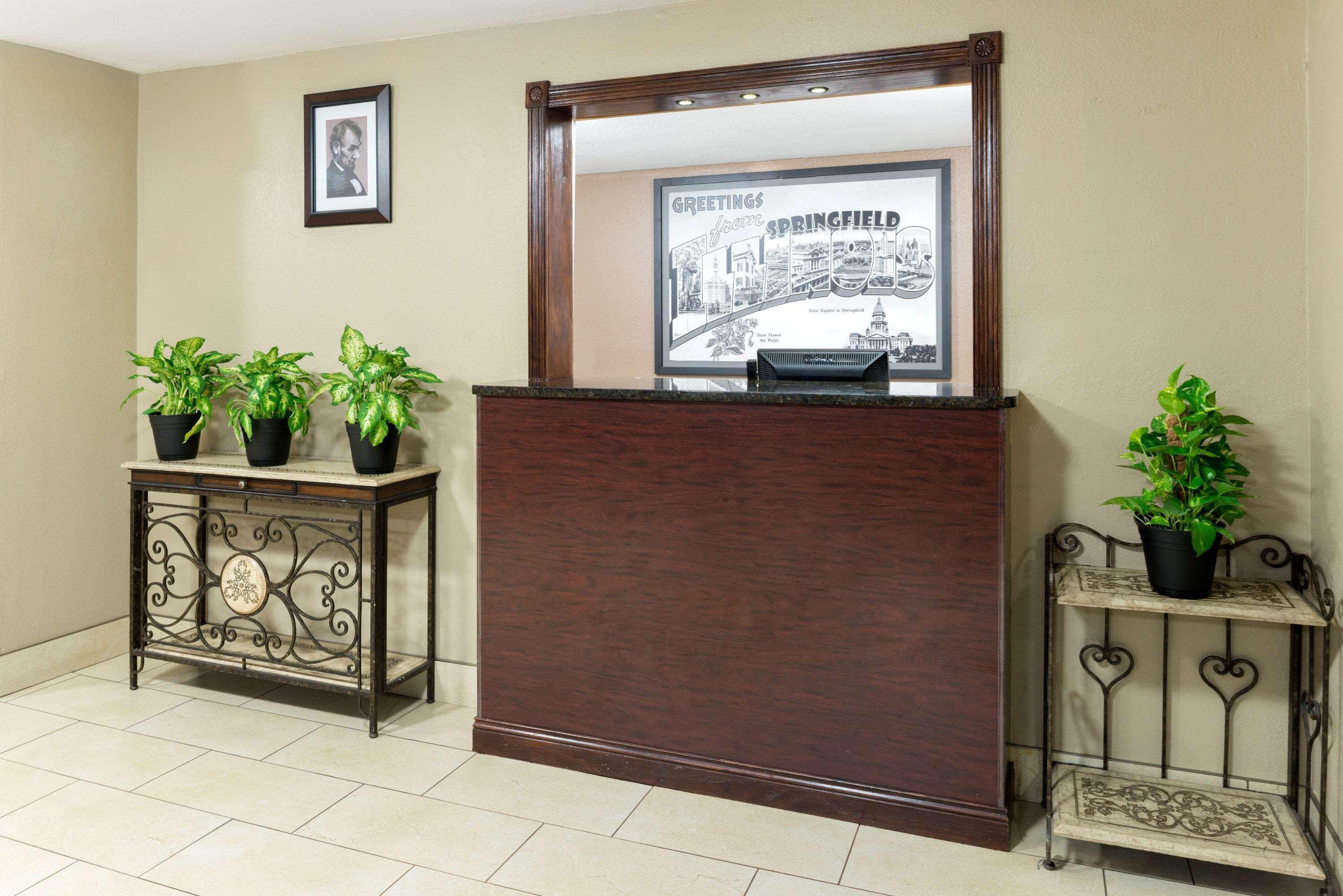 Super 8 by Wyndham Springfield East 6/30
