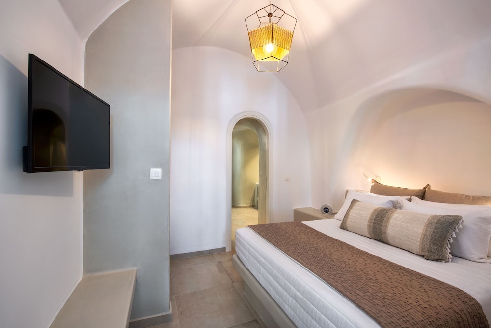Senior, Suite, 2 King Beds, Outdoor Jetted Tub, Sofa