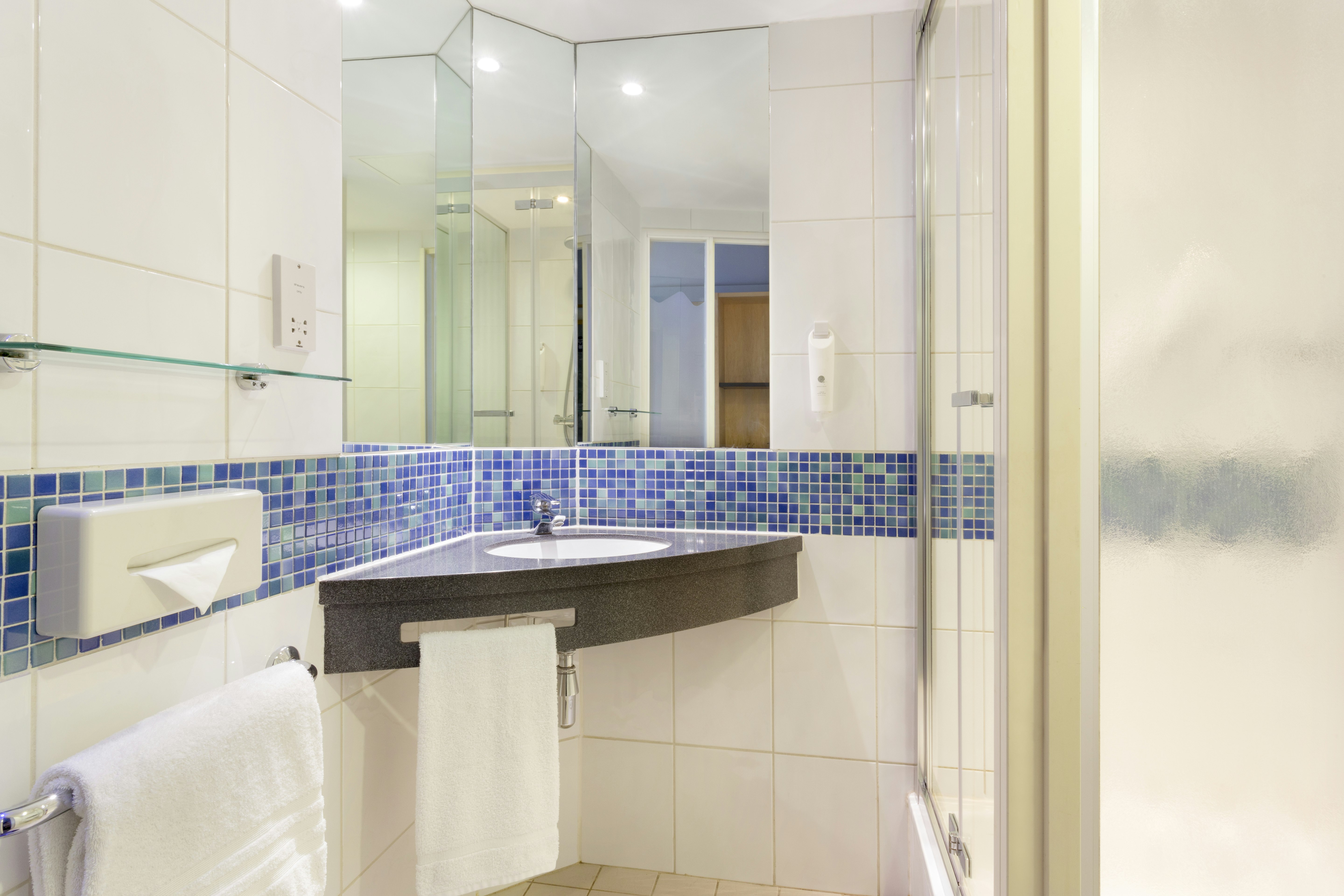 Holiday Inn Express Park Royal 63/63