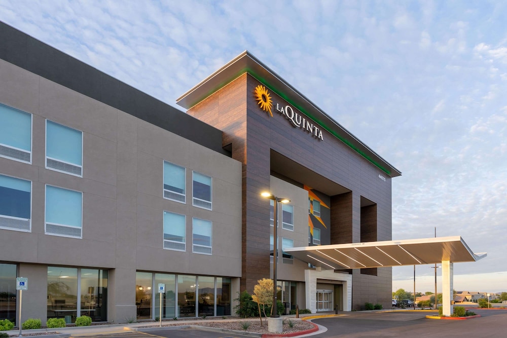 La Quinta Inn and Suites by Wyndham Maricopa Copper Sky 2/30