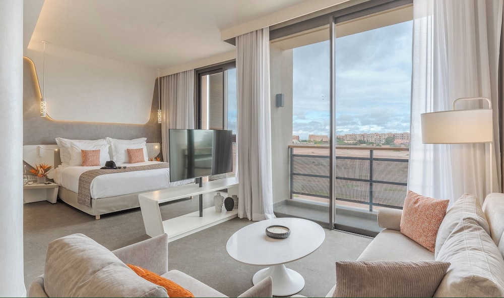 Cr7, Junior Suite, King Bed, Sofa