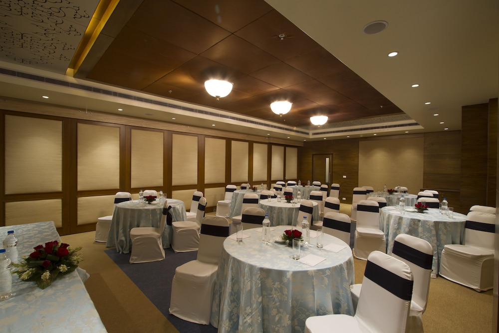 Leisure Inn Grand Chanakya 27/37
